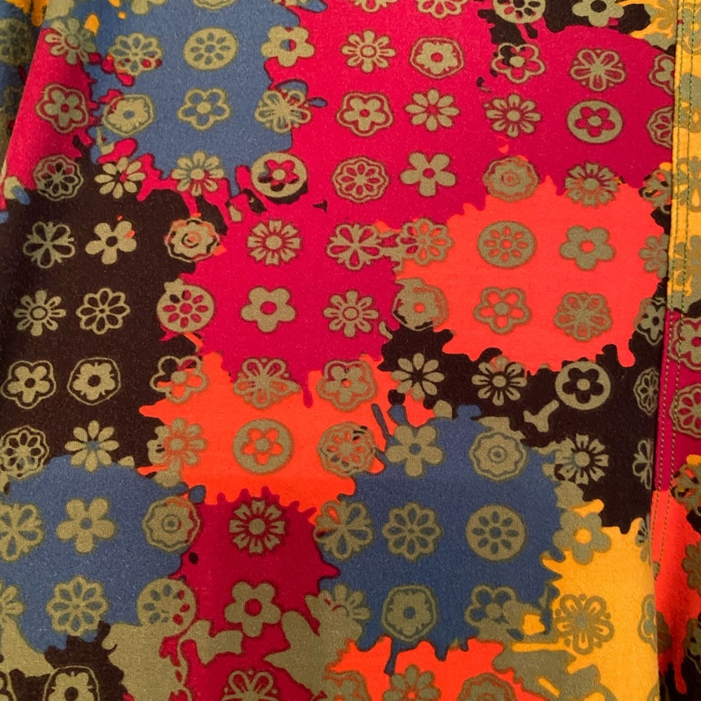 LuLaRoe leggings size tall & curvy - Picture 2 of 3